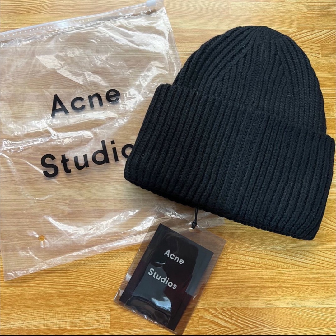 Acne Studios(アクネストゥディオズ)の【大人気!!】アクネストゥディオズ ニット帽 ブラック ビーニー レディースの帽子(ニット帽/ビーニー)の商品写真