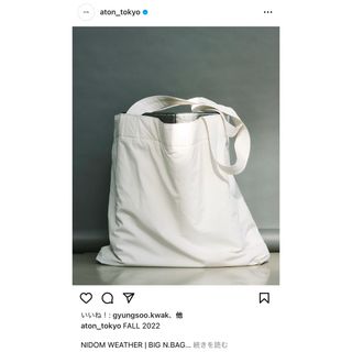 エイトン(ATON)のATON CHAMBLEY NYLON BIG N.BAG 白(トートバッグ)