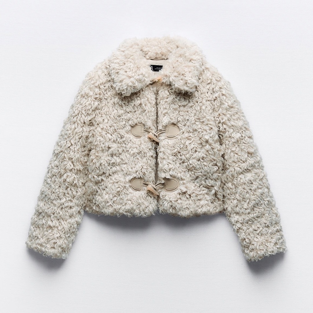 ZARA - ZARA クロップドフェイクファージャケット Sの通販 by ゆ ZARA - ZARA クロップドフェイクファージャケット Sの通販 by ゆ