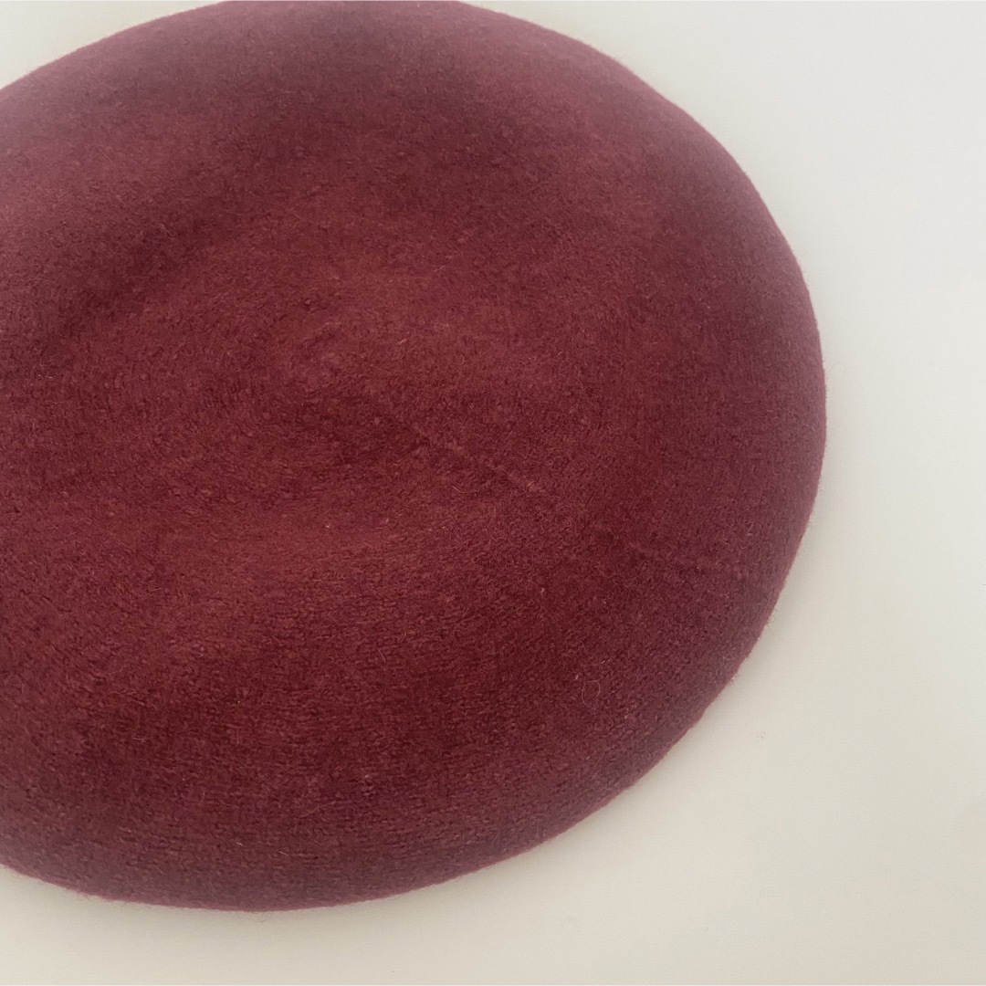 【美品】ベレー帽　赤　レッド　ボルドー　帽子　ぼうし　ハンチング レディースの帽子(ハンチング/ベレー帽)の商品写真