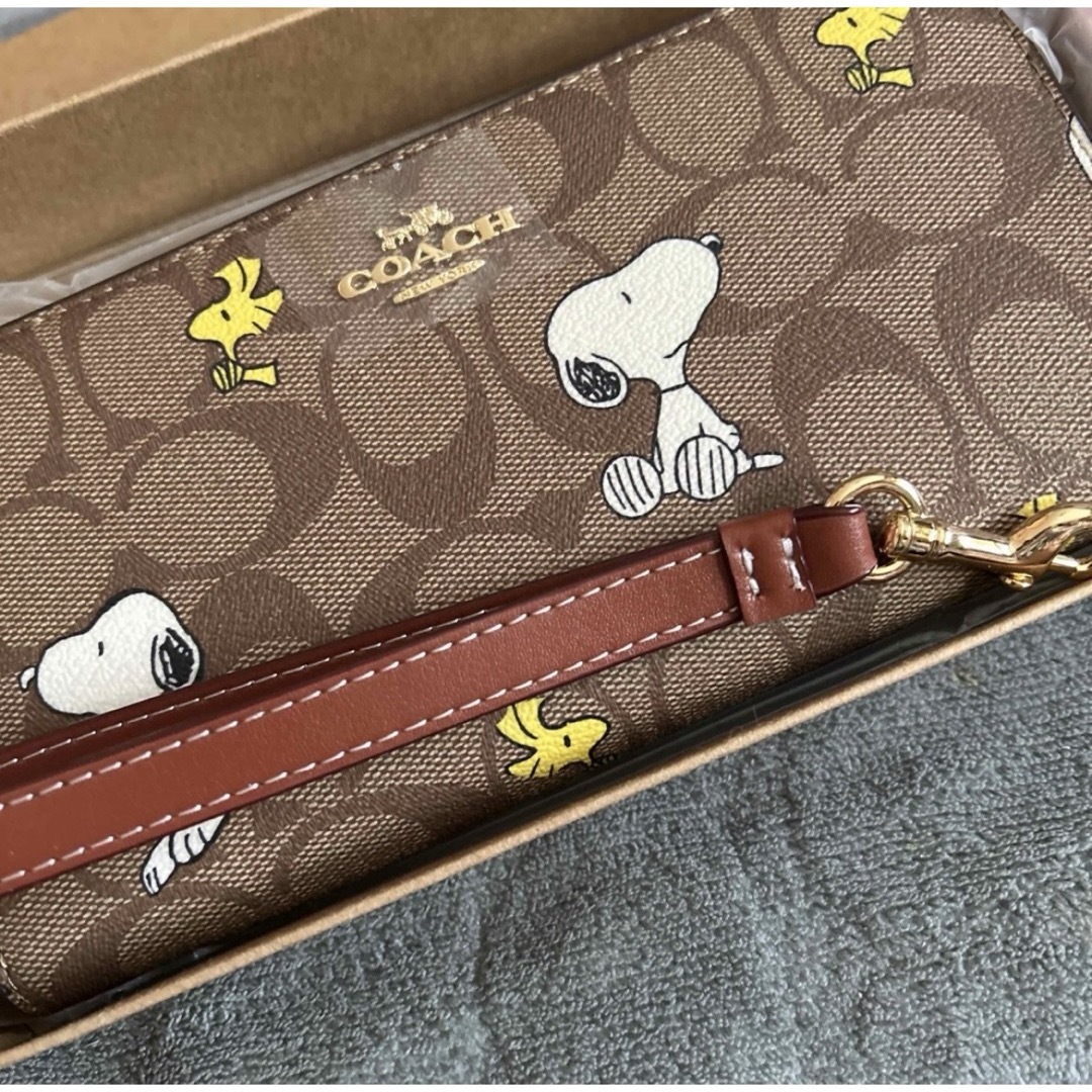 COACH(コーチ)の未使用新品 COACHスヌーピー( ･ ´｀(●)コラボ長財布 レディースのファッション小物(財布)の商品写真