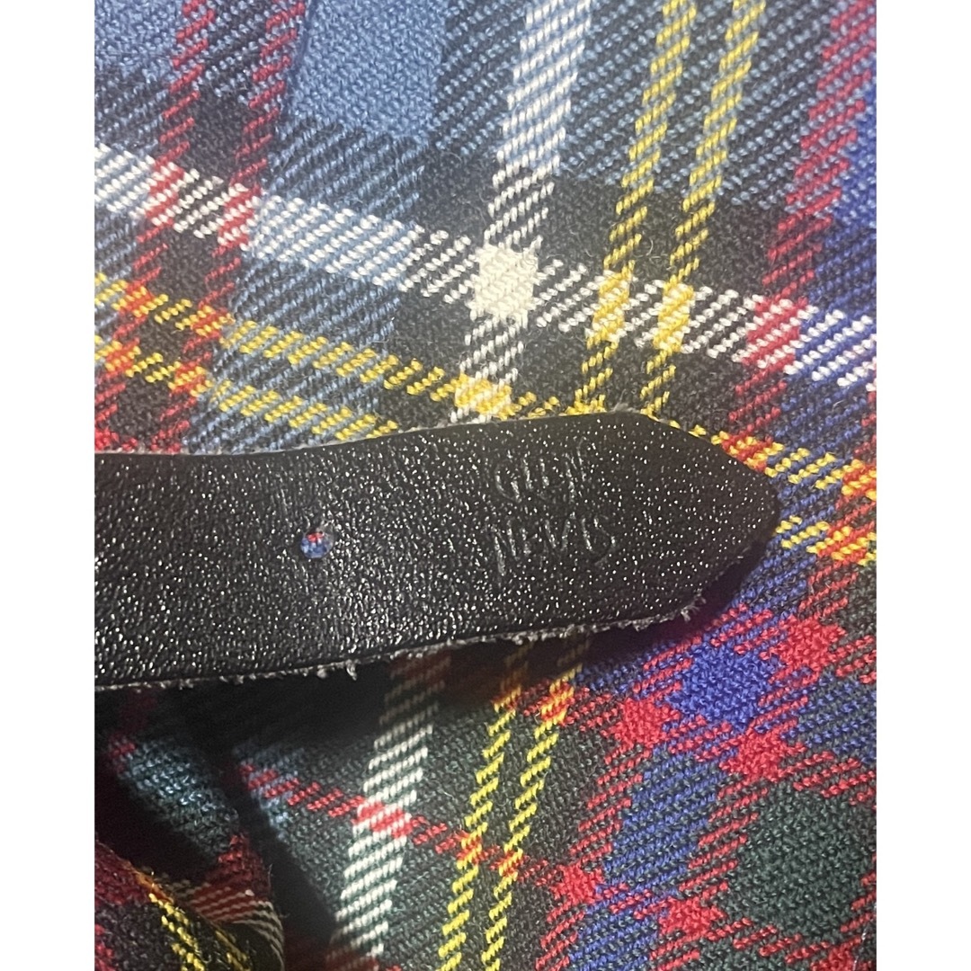 Yorkland(ヨークランド)のグレンネイビス スコットランド製 プリーツキルトスカート ロゴレザー レディースのスカート(ひざ丈スカート)の商品写真
