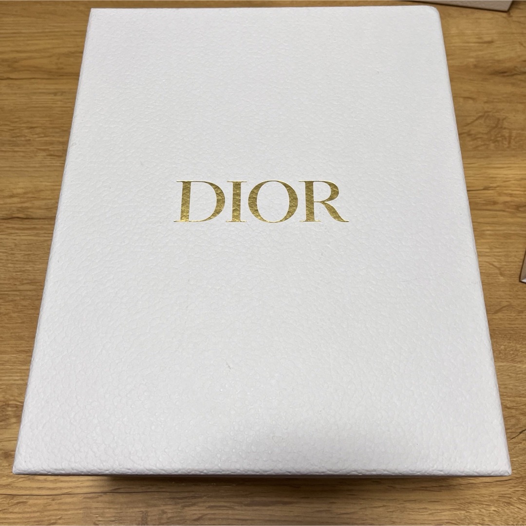 Dior(ディオール)のディオール　ギフトボックス　箱 インテリア/住まい/日用品のオフィス用品(ラッピング/包装)の商品写真