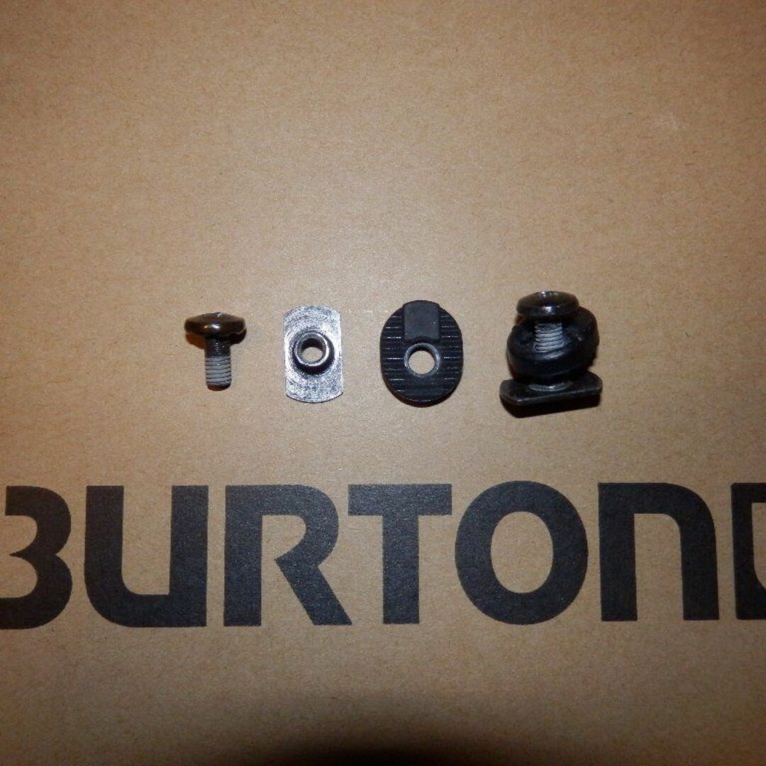 BURTON(バートン)の 部品★BURTON バートン★ハイバック用ネジ２個セット　黒  スポーツ/アウトドアのスノーボード(バインディング)の商品写真