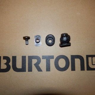 バートン(BURTON)の 部品★BURTON バートン★ハイバック用ネジ２個セット　黒 (バインディング)