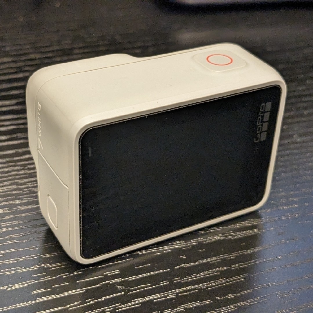 GoPro(ゴープロ)のGopro HERO7 WHITE(付属品も) スマホ/家電/カメラのカメラ(コンパクトデジタルカメラ)の商品写真