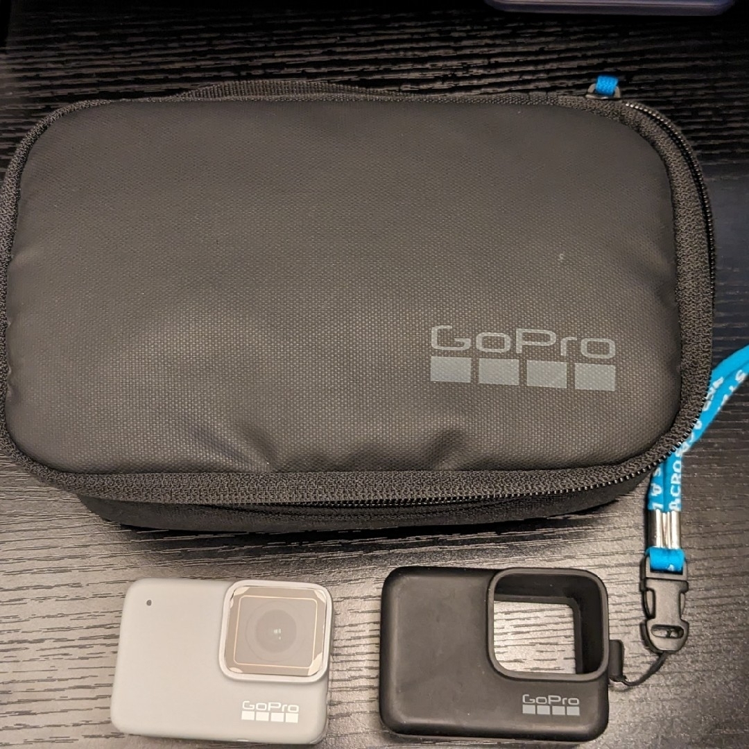 GoPro(ゴープロ)のGopro HERO7 WHITE(付属品も) スマホ/家電/カメラのカメラ(コンパクトデジタルカメラ)の商品写真