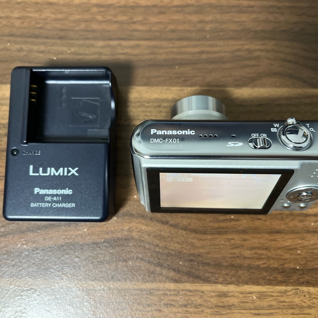 Panasonic(パナソニック)のLUMIX DCM-FX01 パナソニック スマホ/家電/カメラのカメラ(コンパクトデジタルカメラ)の商品写真