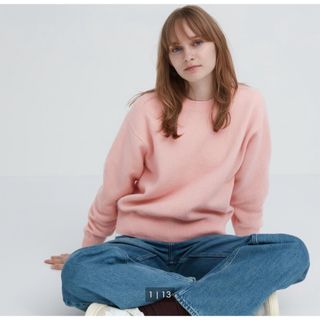 ユニクロ(UNIQLO)のプレミアムラムクルーネックセーター　ピンク(ニット/セーター)