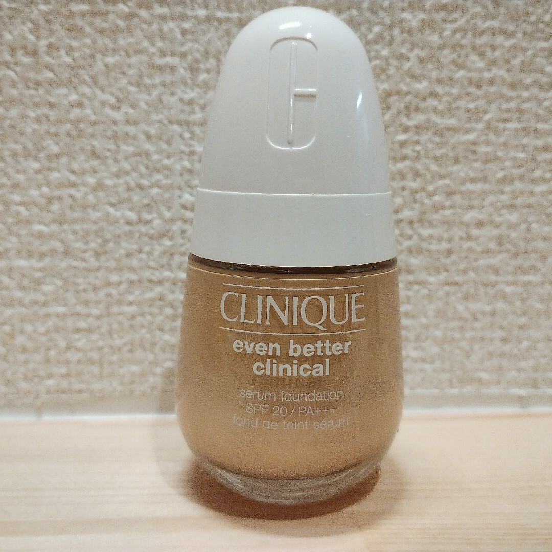 CLINIQUE(クリニーク)のCLINIQUEイーブンベターブライトセラム　ファンデーション コスメ/美容のベースメイク/化粧品(ファンデーション)の商品写真