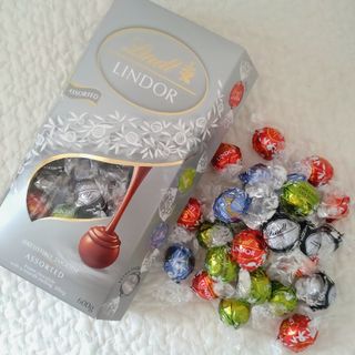 リンツ(Lindt)のリンツ リンドール シルバーアソート チョコレート ミルク チョコ 12個(菓子/デザート)