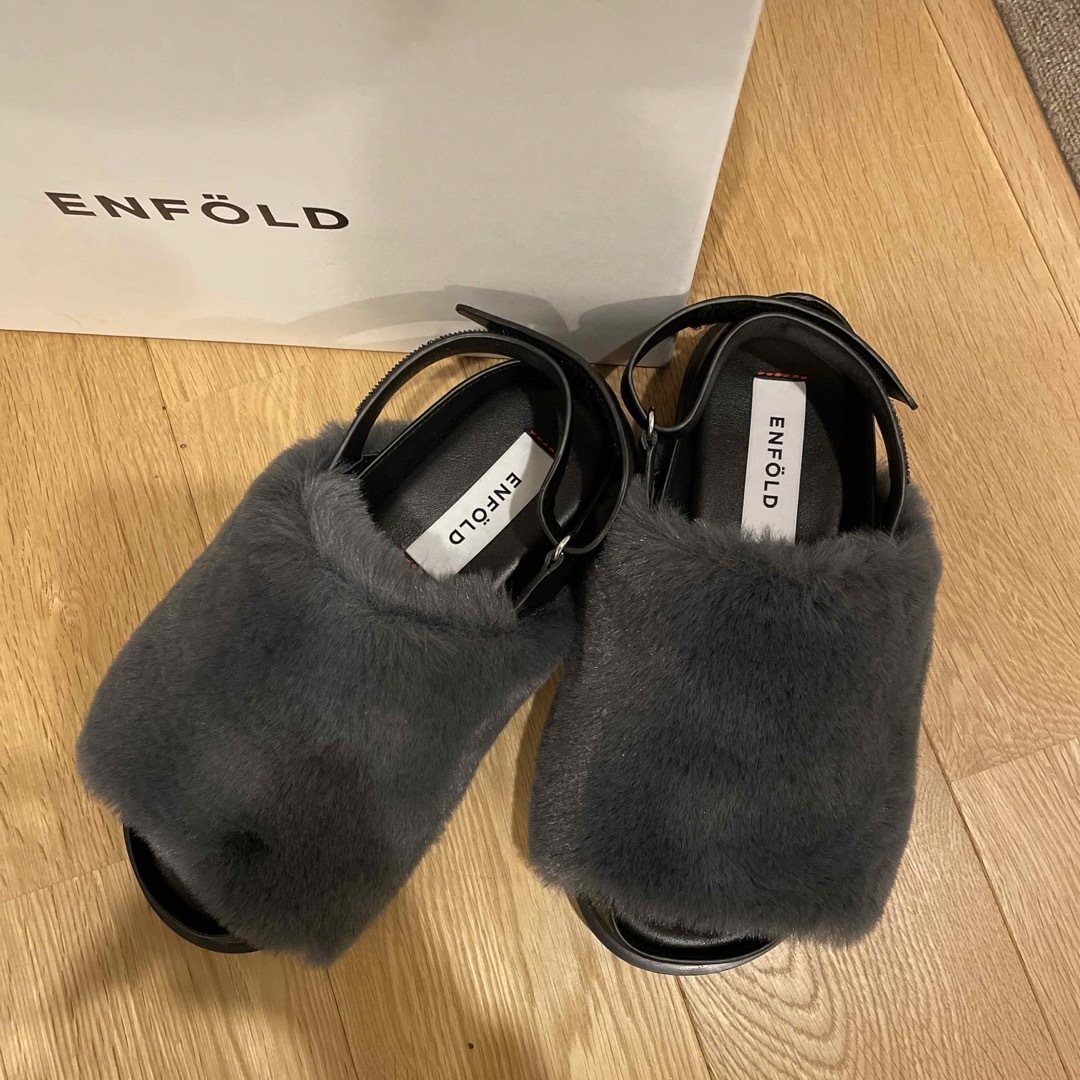 ENFOLD(エンフォルド)のエンフォルド　ファーサンダル　新品 レディースの靴/シューズ(サンダル)の商品写真