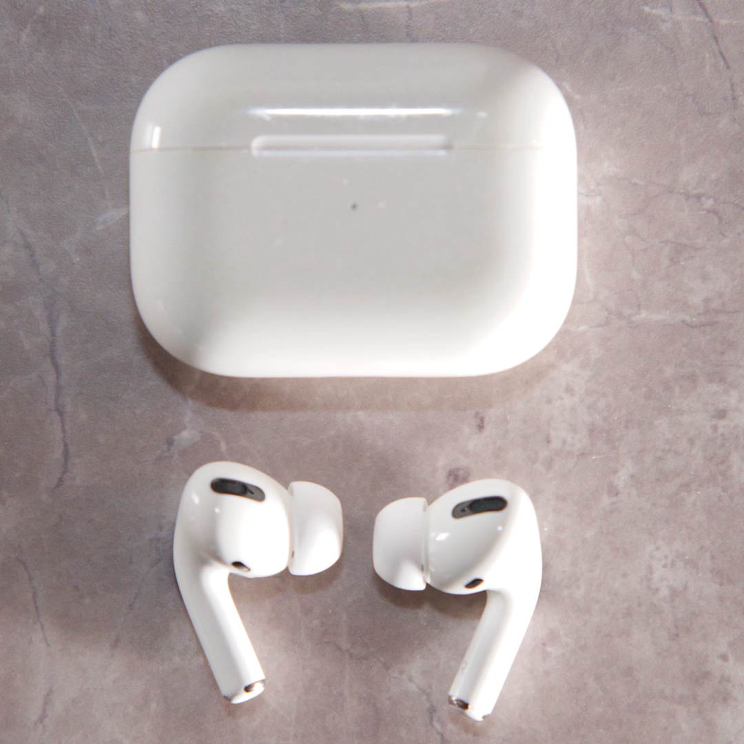 Apple(アップル)のAirPods Pro 1th スマホ/家電/カメラのオーディオ機器(ヘッドフォン/イヤフォン)の商品写真