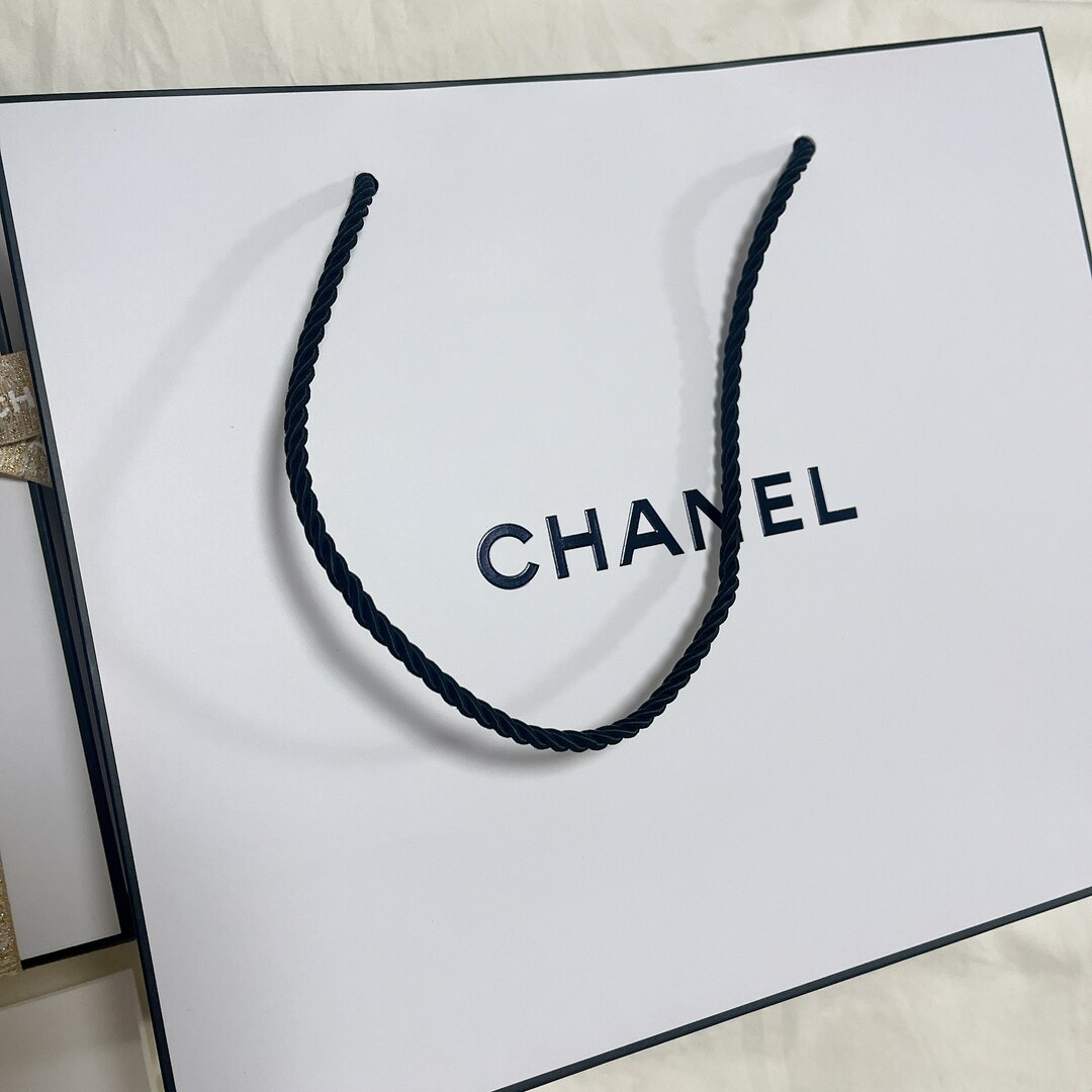 CHANEL(シャネル)のCHANEL シャネル 限定　クリスマス　コフレ　ホリデー コスメ/美容のキット/セット(コフレ/メイクアップセット)の商品写真