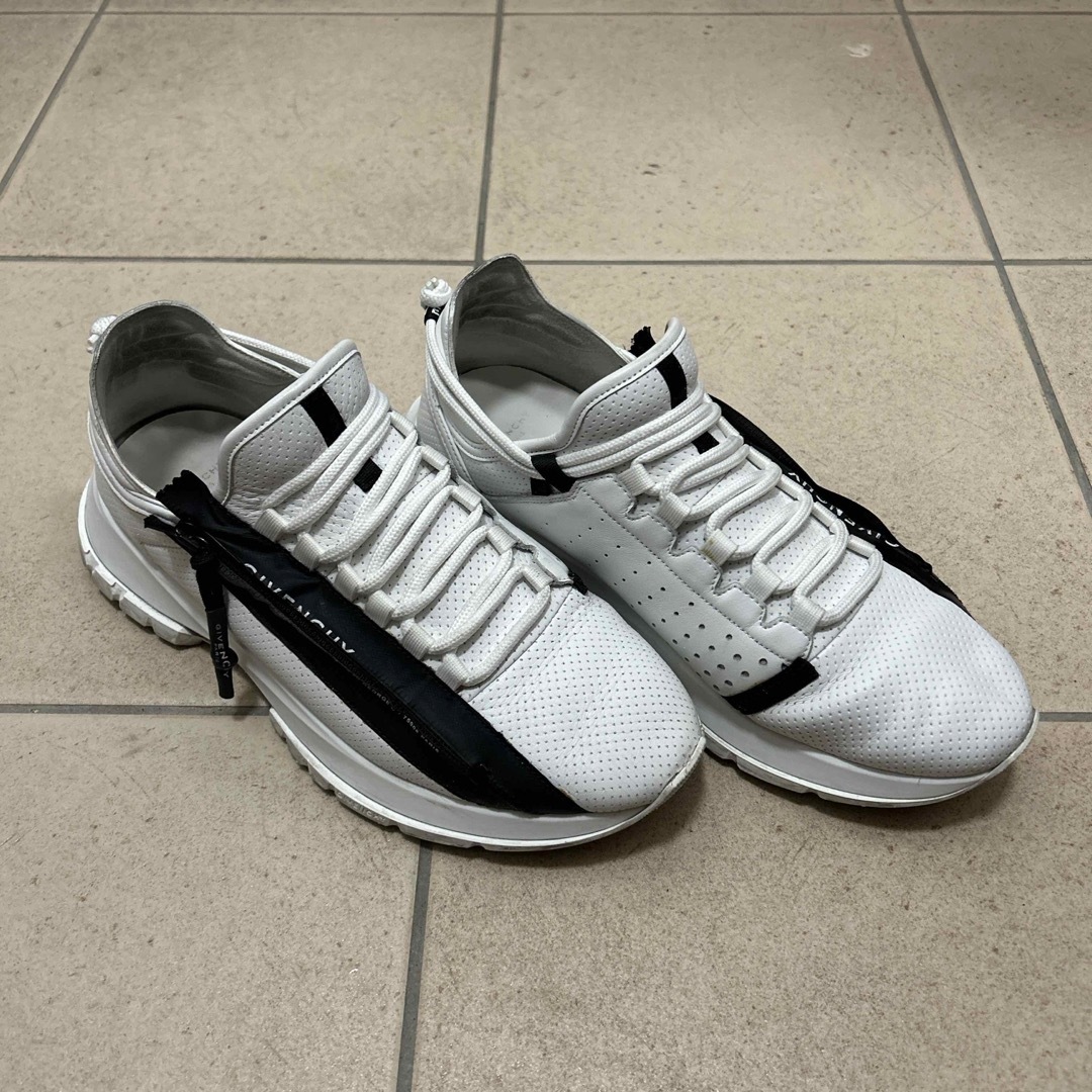 GIVENCHY(ジバンシィ)のGIVENCHY ジバンシィSPECTRE RUNNER ZIP SNEAKER メンズの靴/シューズ(スニーカー)の商品写真