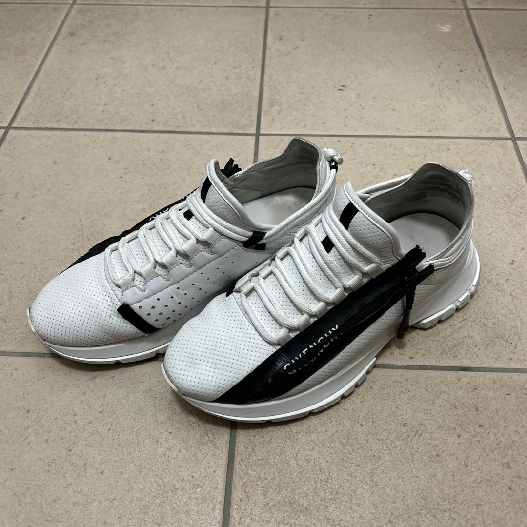 GIVENCHY(ジバンシィ)のGIVENCHY ジバンシィSPECTRE RUNNER ZIP SNEAKER メンズの靴/シューズ(スニーカー)の商品写真