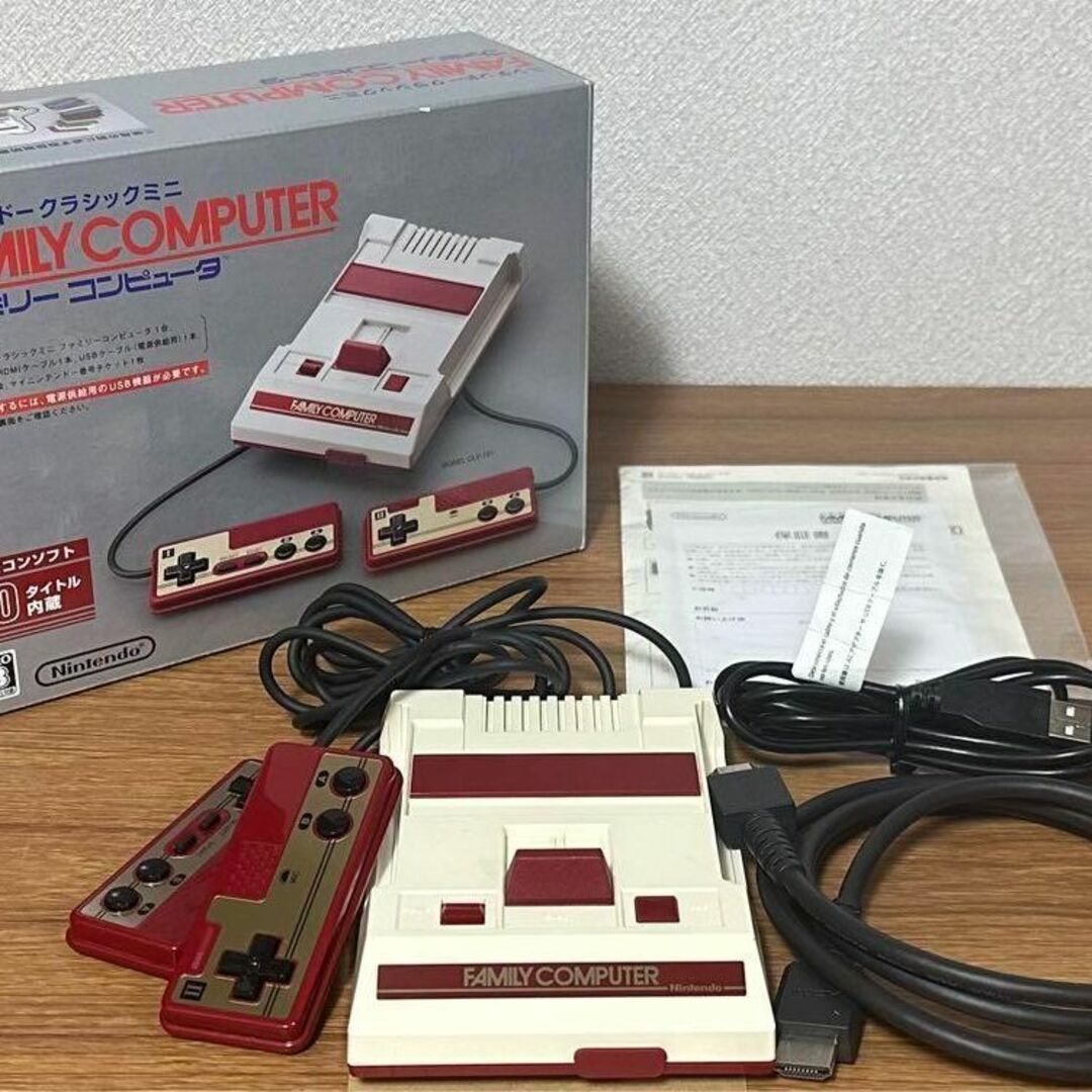 任天堂(ニンテンドウ)の任天堂　クラシックミニ ファミリーコンピュータ　本体　CLV-101 エンタメ/ホビーのゲームソフト/ゲーム機本体(家庭用ゲーム機本体)の商品写真