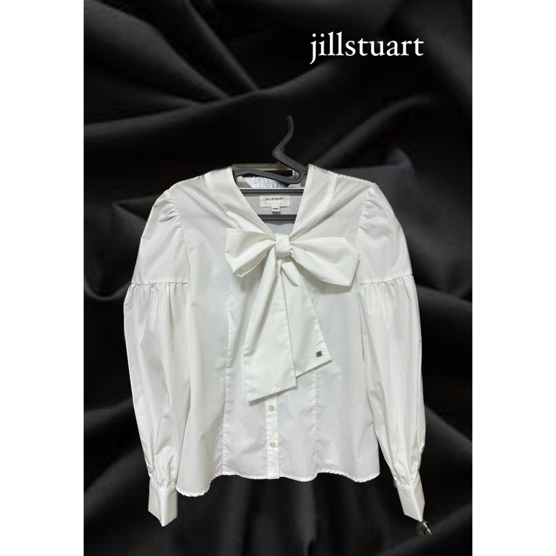 JILL by JILLSTUART(ジルバイジルスチュアート)のjillstuart リボンブラウス レディースのトップス(シャツ/ブラウス(長袖/七分))の商品写真