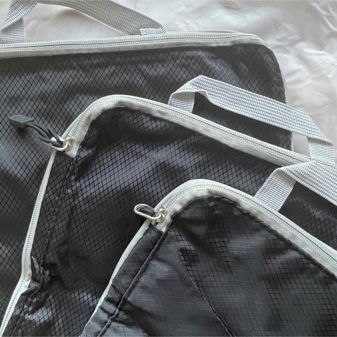 旅行圧縮バッグ 衣類仕分け 3点セット 収納バッグ トラベルポーチ ブラック インテリア/住まい/日用品の日用品/生活雑貨/旅行(旅行用品)の商品写真
