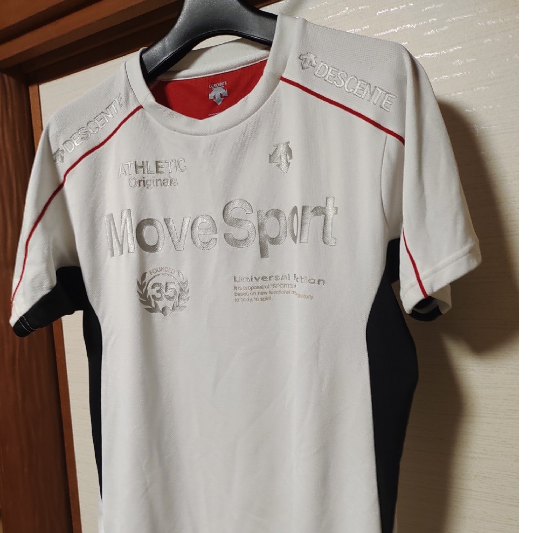 DESCENTE(デサント)のデサント MOVE SPORT  メンズ tシャツ  L スポーツ/アウトドアのランニング(ウェア)の商品写真