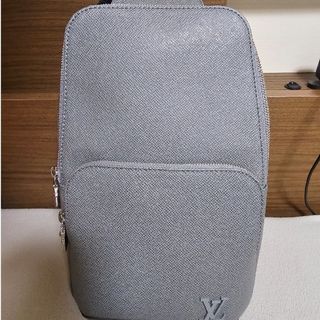 ルイヴィトン(LOUIS VUITTON)のルイヴィトン アヴェニュースリングバッグ M30859 グレー タイガ(ボディーバッグ)