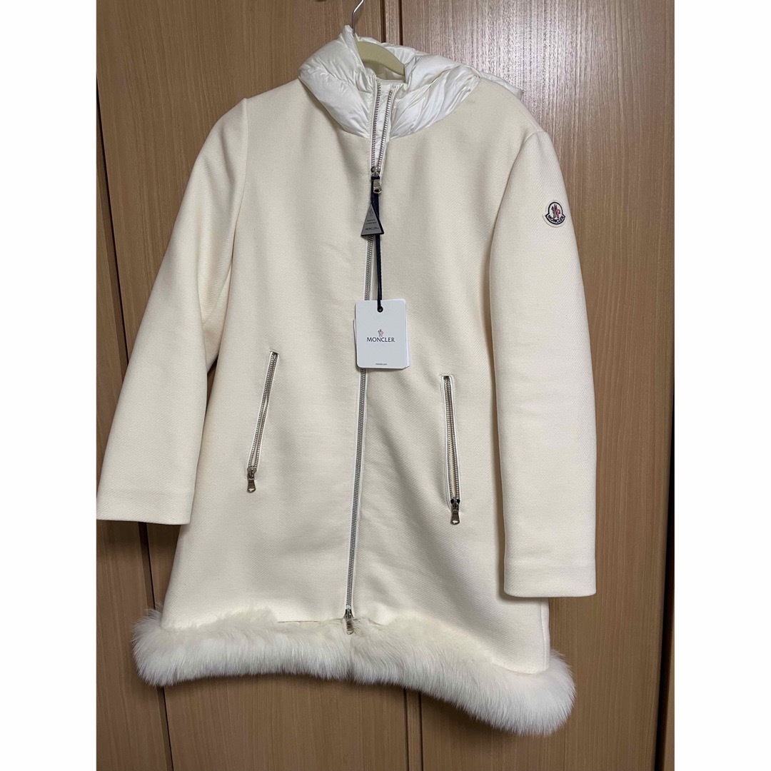 MONCLER(モンクレール)のモンクレール　JALIA 12A 大人も レディースのジャケット/アウター(ダウンコート)の商品写真