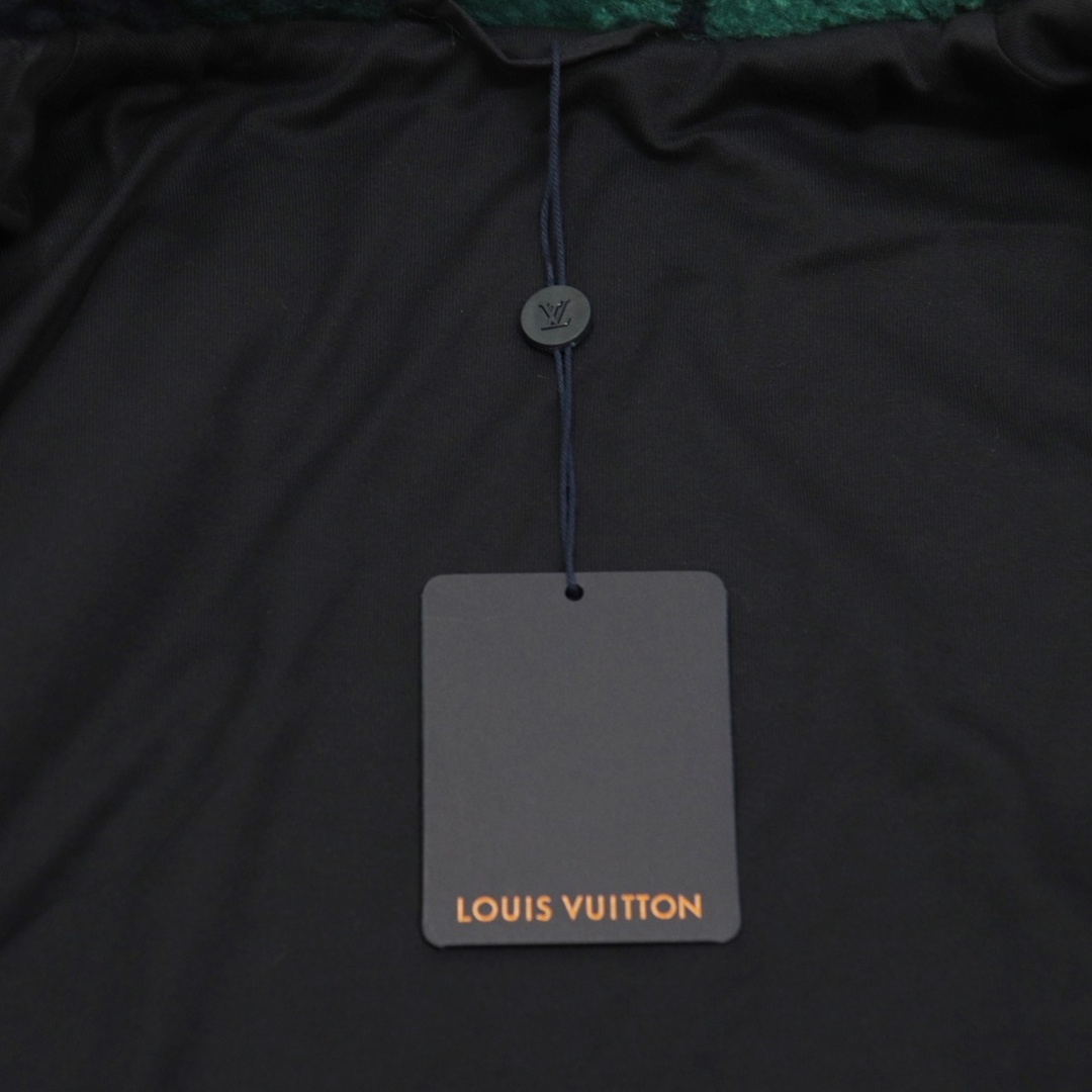 LOUIS VUITTON(ルイヴィトン)の【クリアランスSALE】美品 ルイ・ヴィトン モノグラム 2023SS ジャガード カモフラ ボア ブルゾン メンズ 緑 紺 HOY15W LOUIS VUITTON メンズのジャケット/アウター(ブルゾン)の商品写真