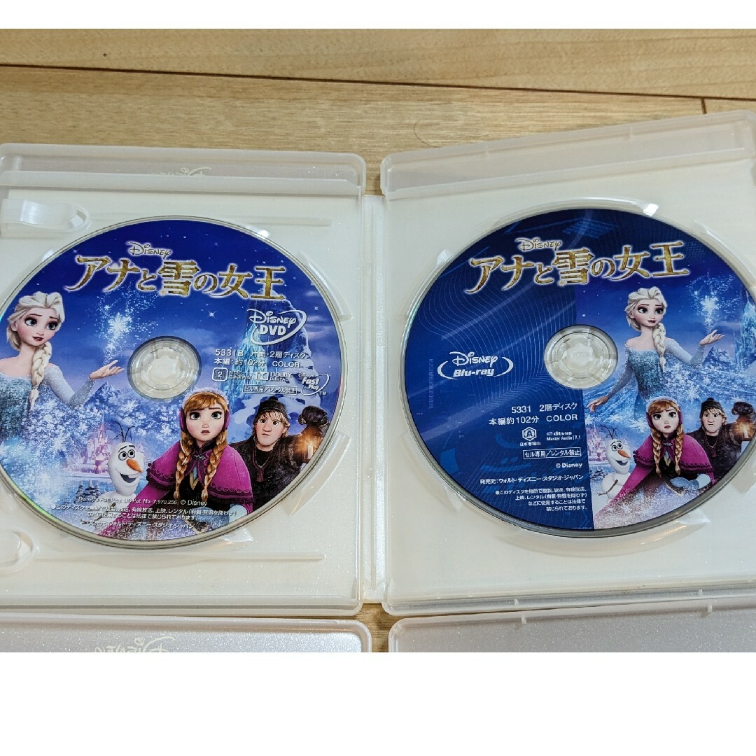 アナと雪の女王(アナトユキノジョオウ)のBlu-ray　アナと雪の女王＋2　２枚組 エンタメ/ホビーのDVD/ブルーレイ(キッズ/ファミリー)の商品写真