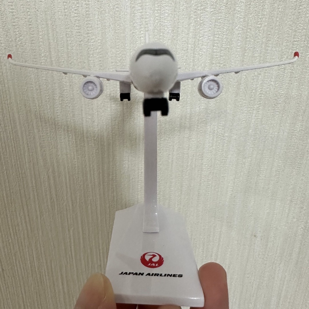 JAL(日本航空)(ジャル(ニホンコウクウ))のJAL飛行機プラモデル　と　子供用手袋　非売品 キッズ/ベビー/マタニティのおもちゃ(その他)の商品写真