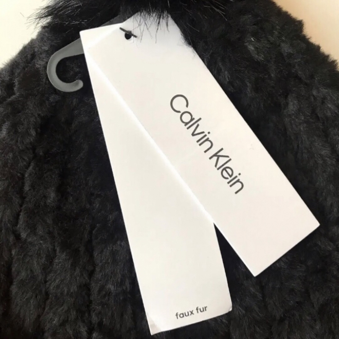 Calvin Klein(カルバンクライン)のレア 新品 カルバンクライン USA レディース ポンポン 黒 ニット帽 レディースの帽子(ニット帽/ビーニー)の商品写真