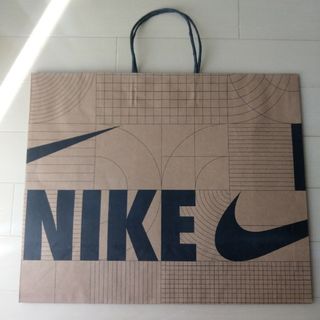 ナイキ(NIKE)の【新品・未使用品】ナイキ ショップ 袋 ショッパー 紙袋 中 M(ショップ袋)