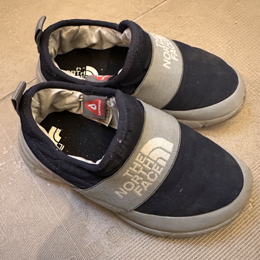 THE NORTH FACE(ザノースフェイス)のノースフェイス　ヌプシ NIKE ナイキ　スニーカー　靴　2足　子供　キッズ キッズ/ベビー/マタニティのキッズ靴/シューズ(15cm~)(スニーカー)の商品写真