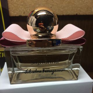 サルヴァトーレフェラガモ(Salvatore Ferragamo)のサルヴァトーレフェラガモ シニョリーナ 30ml(香水(女性用))