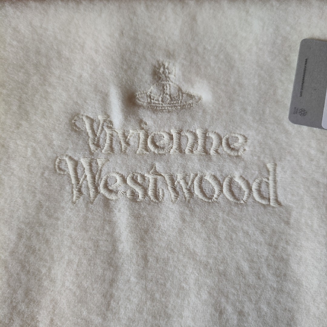 Vivienne Westwood(ヴィヴィアンウエストウッド)の【新品】ヴィヴィアンウエストウッド マフラー A401-WHITE ホワイト レディースのファッション小物(マフラー/ショール)の商品写真