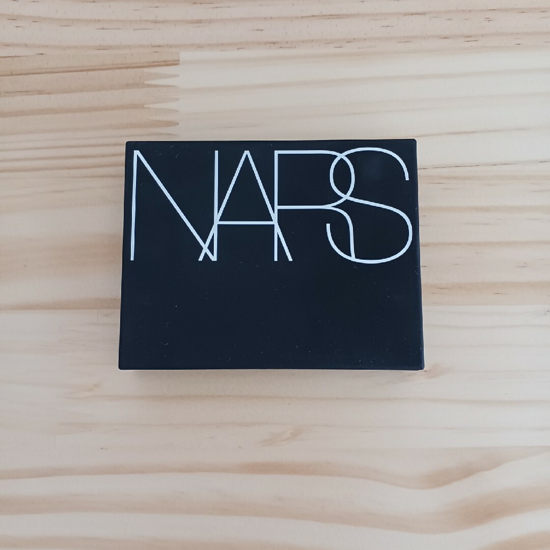 NARS(ナーズ)のNARS　ライトリフレクティングセッティングパウダー　プレストN 10g コスメ/美容のベースメイク/化粧品(フェイスパウダー)の商品写真