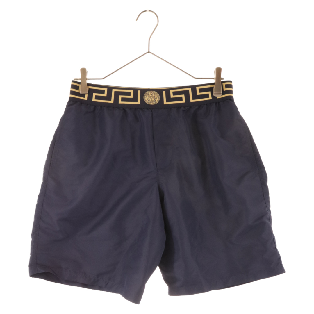 VERSACE(ヴェルサーチ)のVERSACE ヴェルサーチ 24AW Greco Border Board Short グレカ ボーダー ボードショーツ パンツ ABU01023 A232415 メンズのパンツ(その他)の商品写真