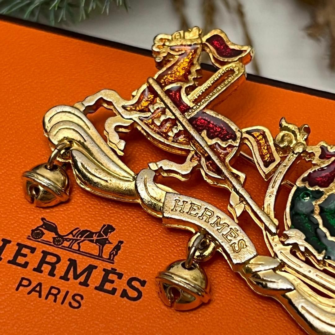 Hermes(エルメス)のHERMES エルメス クリスマス ヴィンテージ 七宝焼き ゴールド ブローチ レディースのアクセサリー(ブローチ/コサージュ)の商品写真