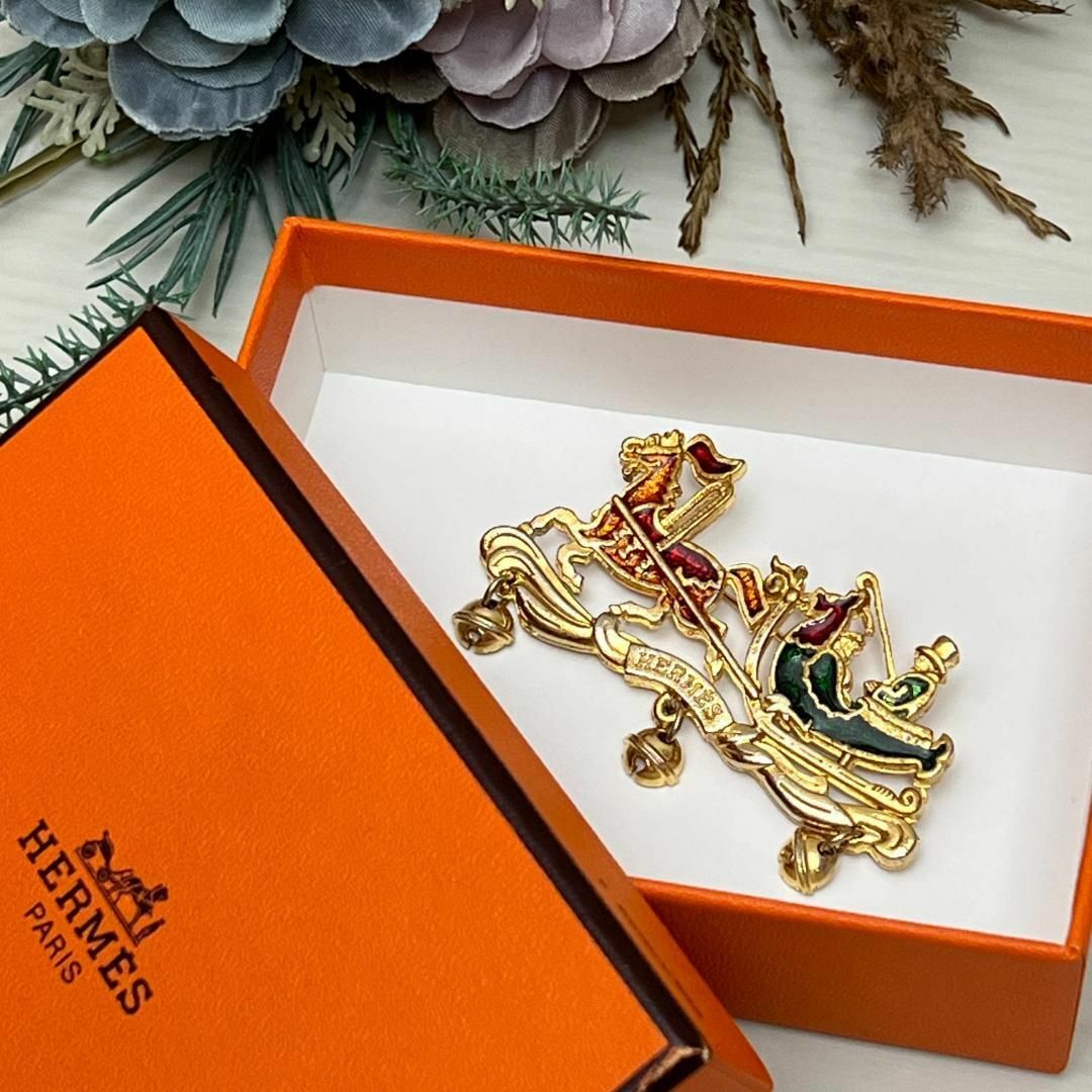 Hermes(エルメス)のHERMES エルメス クリスマス ヴィンテージ 七宝焼き ゴールド ブローチ レディースのアクセサリー(ブローチ/コサージュ)の商品写真