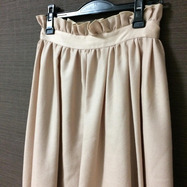 31 Sons de mode(トランテアンソンドゥモード)のタグ付き新品♡ウエストタックスカート♡ベージュ レディースのスカート(ひざ丈スカート)の商品写真