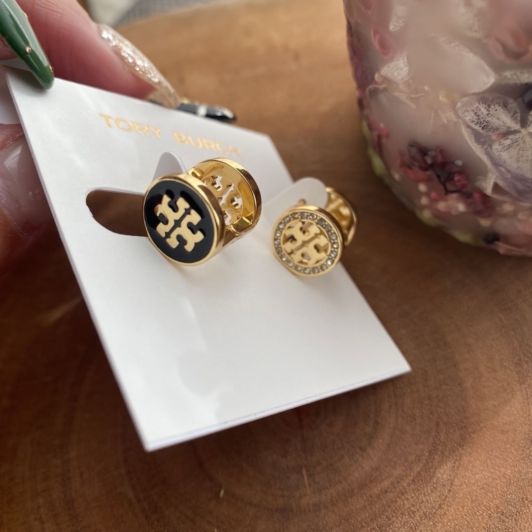 Tory Burch(トリーバーチ)のTORY BURCH トリーバーチ　リバーシブルフープピアス レディースのアクセサリー(ピアス)の商品写真