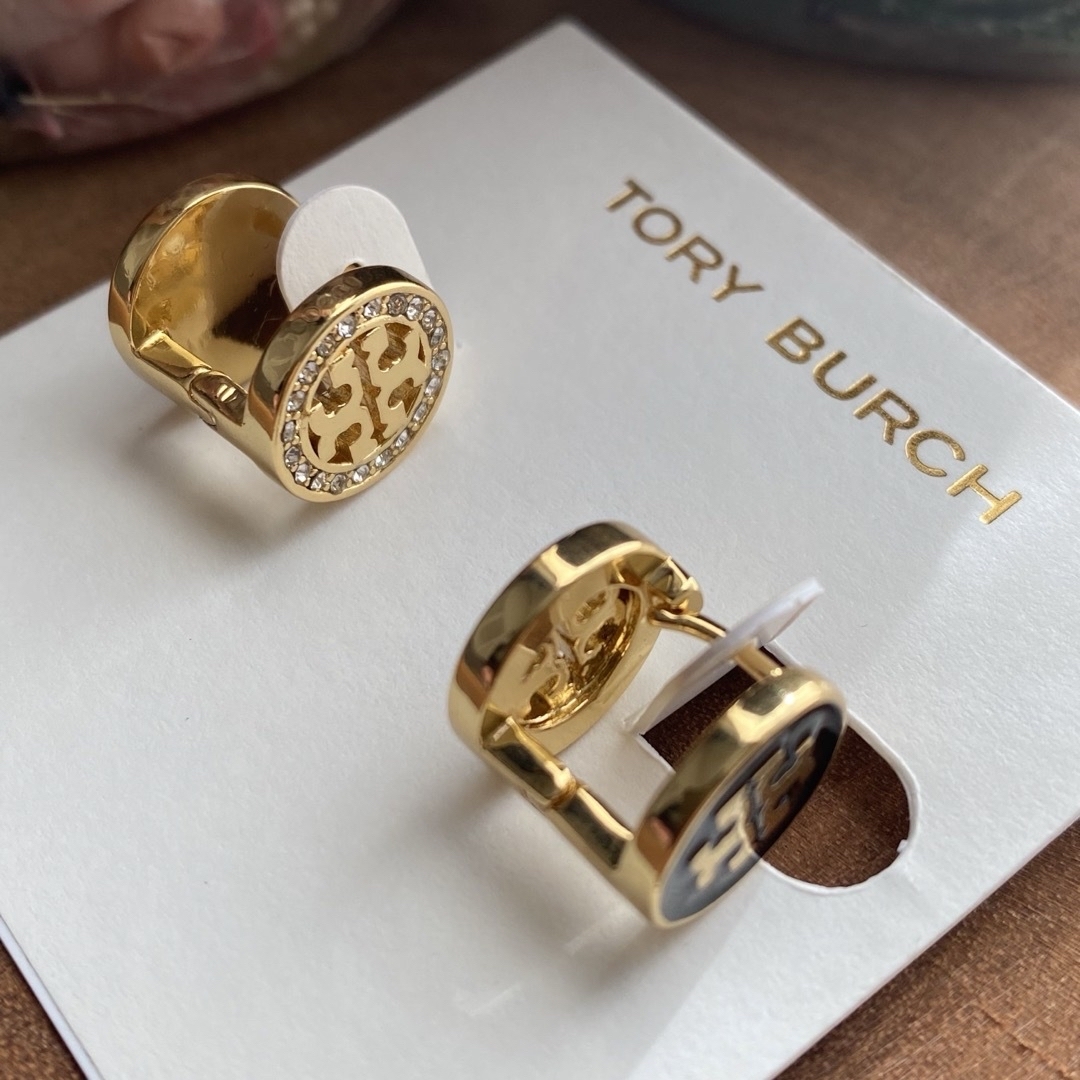 Tory Burch(トリーバーチ)のTORY BURCH トリーバーチ　リバーシブルフープピアス レディースのアクセサリー(ピアス)の商品写真