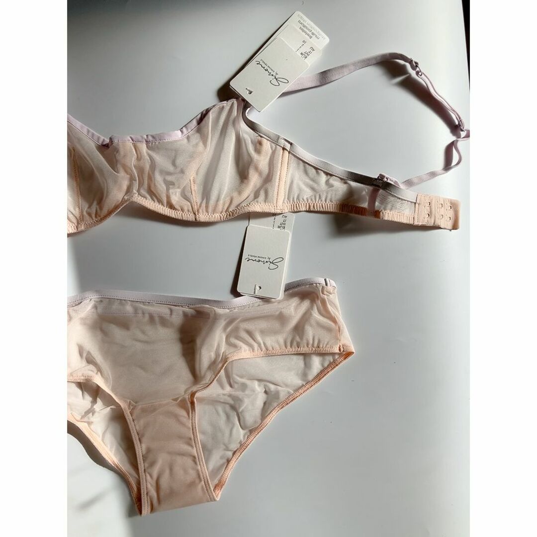 Simone Perele(シモーヌペレール)のB70+S☆Simone Perele　シモーヌ ペレール　透け感ありセット海外 レディースの下着/アンダーウェア(ブラ&ショーツセット)の商品写真