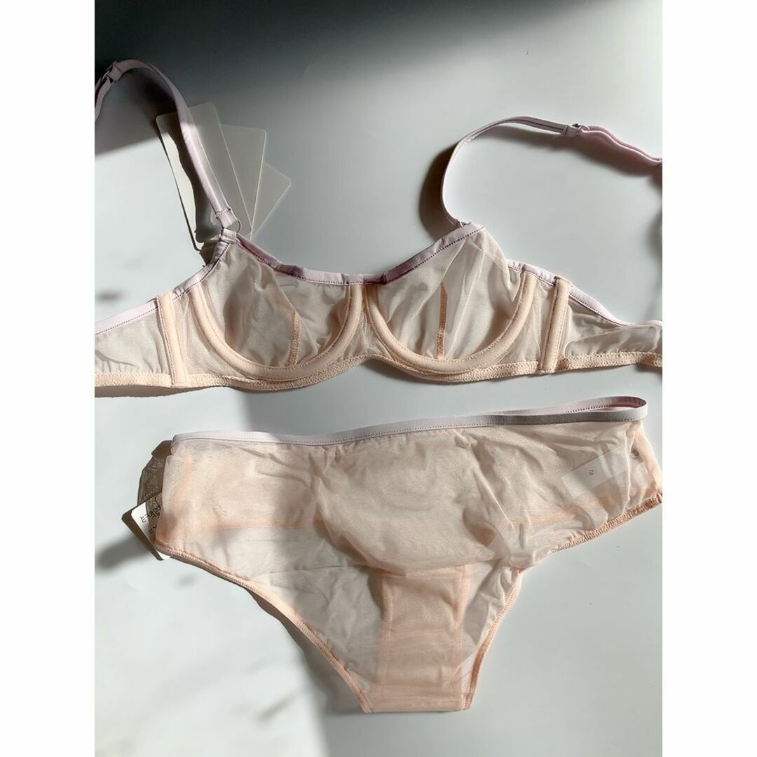 Simone Perele(シモーヌペレール)のB70+S☆Simone Perele　シモーヌ ペレール　透け感ありセット海外 レディースの下着/アンダーウェア(ブラ&ショーツセット)の商品写真