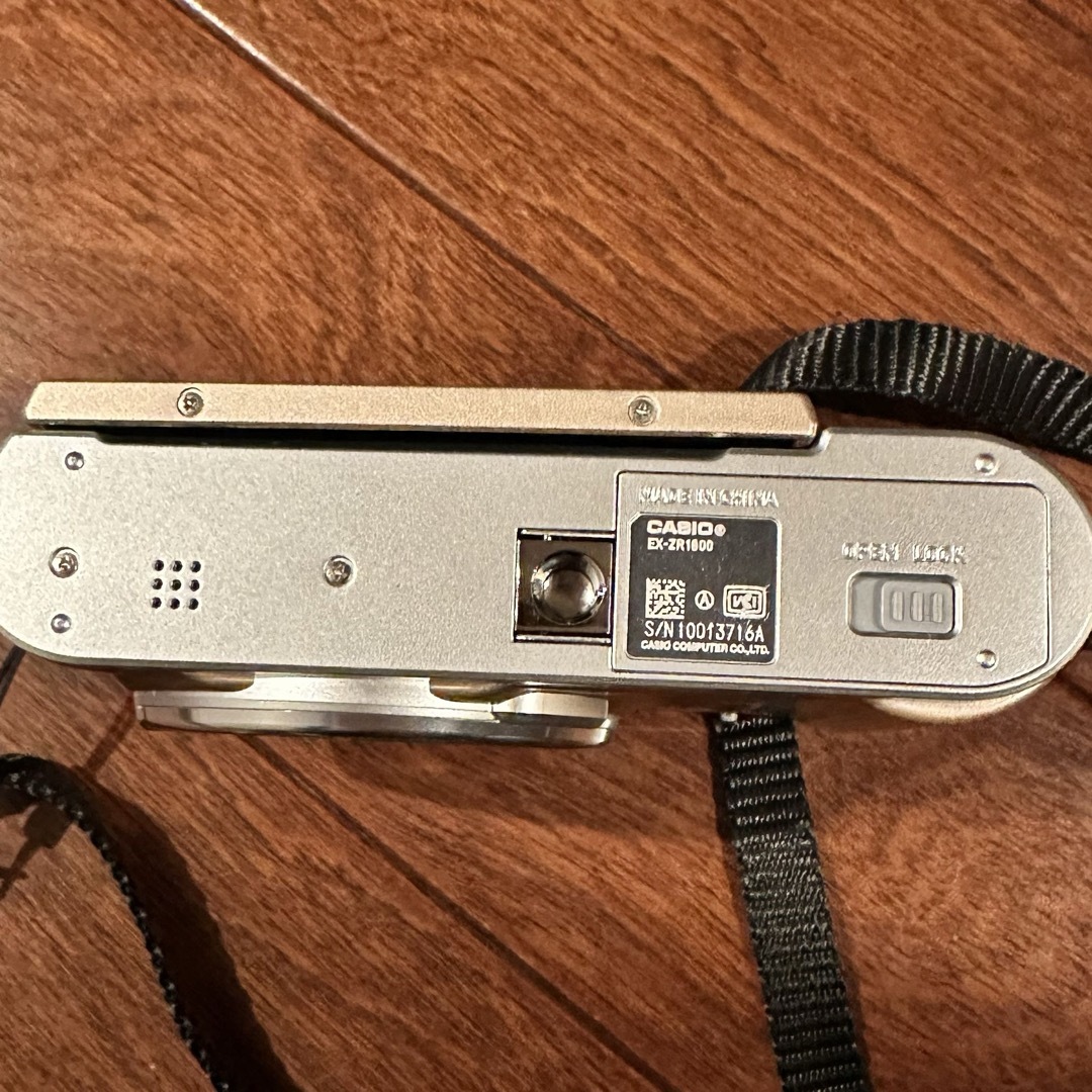 カシオ エクシリム EX-ZR1800GD ゴールド スマホ/家電/カメラのカメラ(コンパクトデジタルカメラ)の商品写真