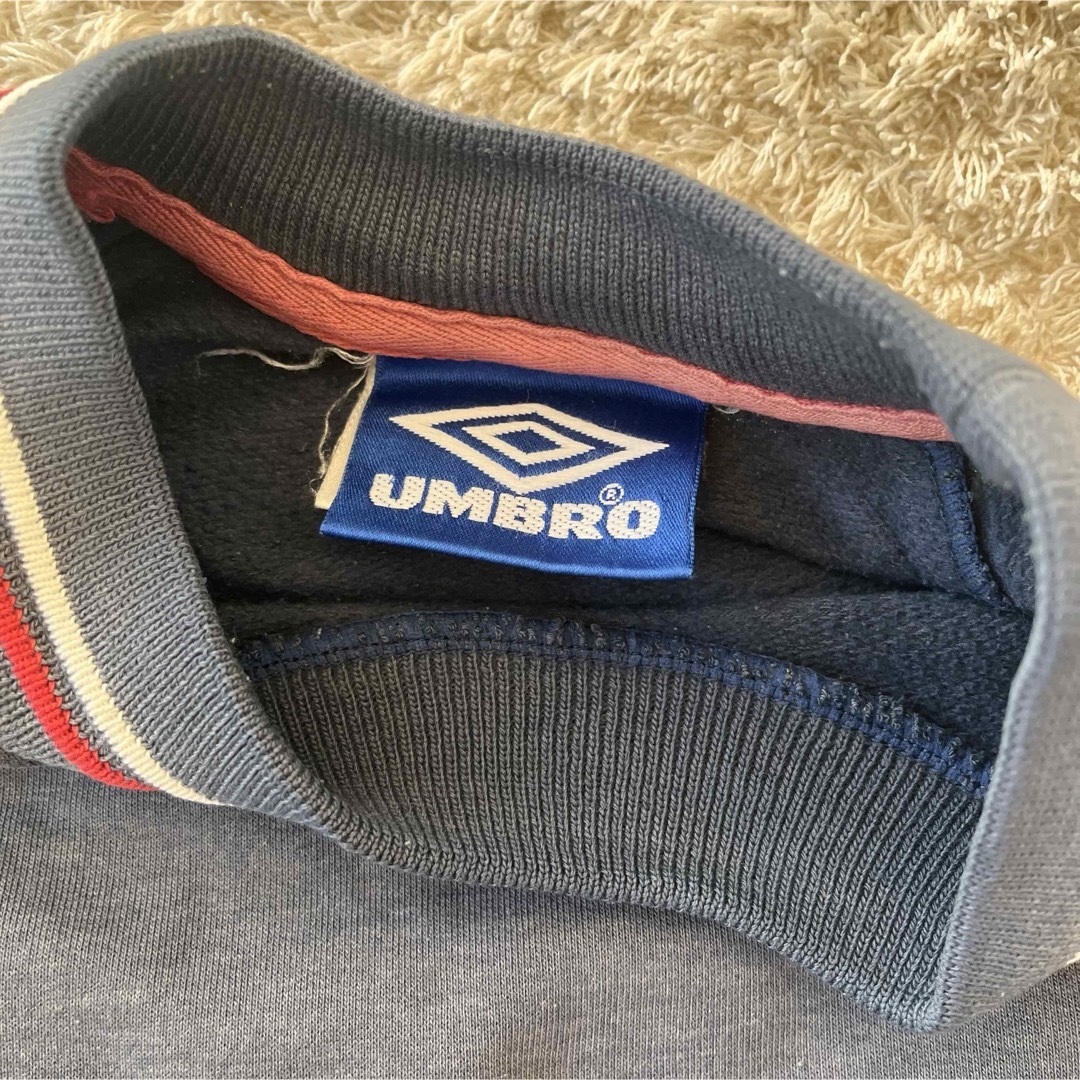 UMBRO(アンブロ)の【送料無料】UMBROイングランドトレーナー サッカートレーナー スポーツウェア スポーツ/アウトドアのサッカー/フットサル(ウェア)の商品写真