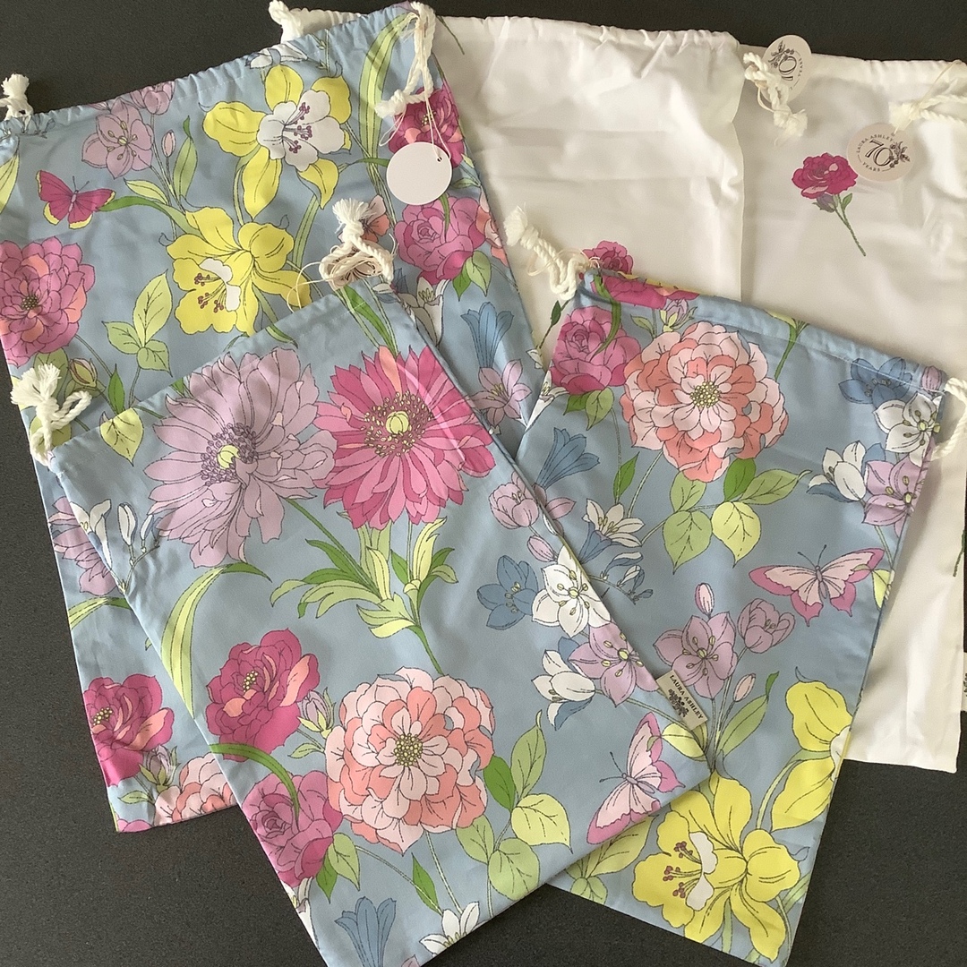 LAURA ASHLEY(ローラアシュレイ)のローラアシュレイ  巾着　5枚セット ハンドメイドのキッズ/ベビー(バッグ/レッスンバッグ)の商品写真