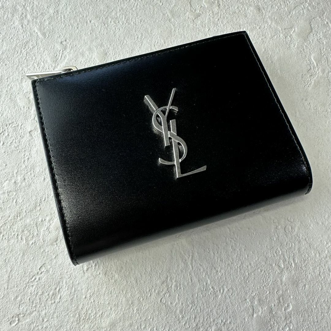 Saint Laurent(サンローラン)のrole様専用新品未使用Saint Laurentモノグラム レザー二つ折り財布 メンズのファッション小物(折り財布)の商品写真