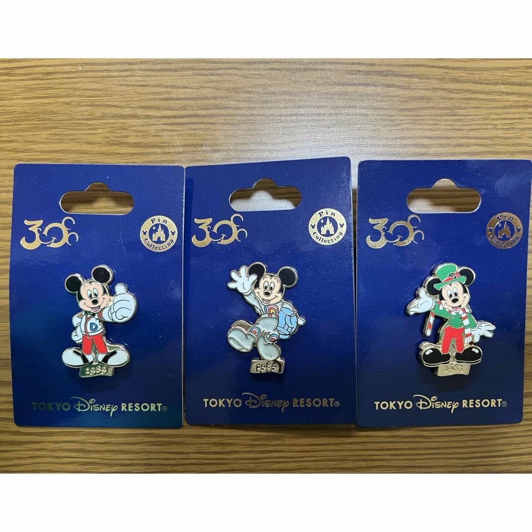 Disney(ディズニー)の【最終値下げ】ディズニー　ピンバッチ3点セット エンタメ/ホビーのアニメグッズ(バッジ/ピンバッジ)の商品写真