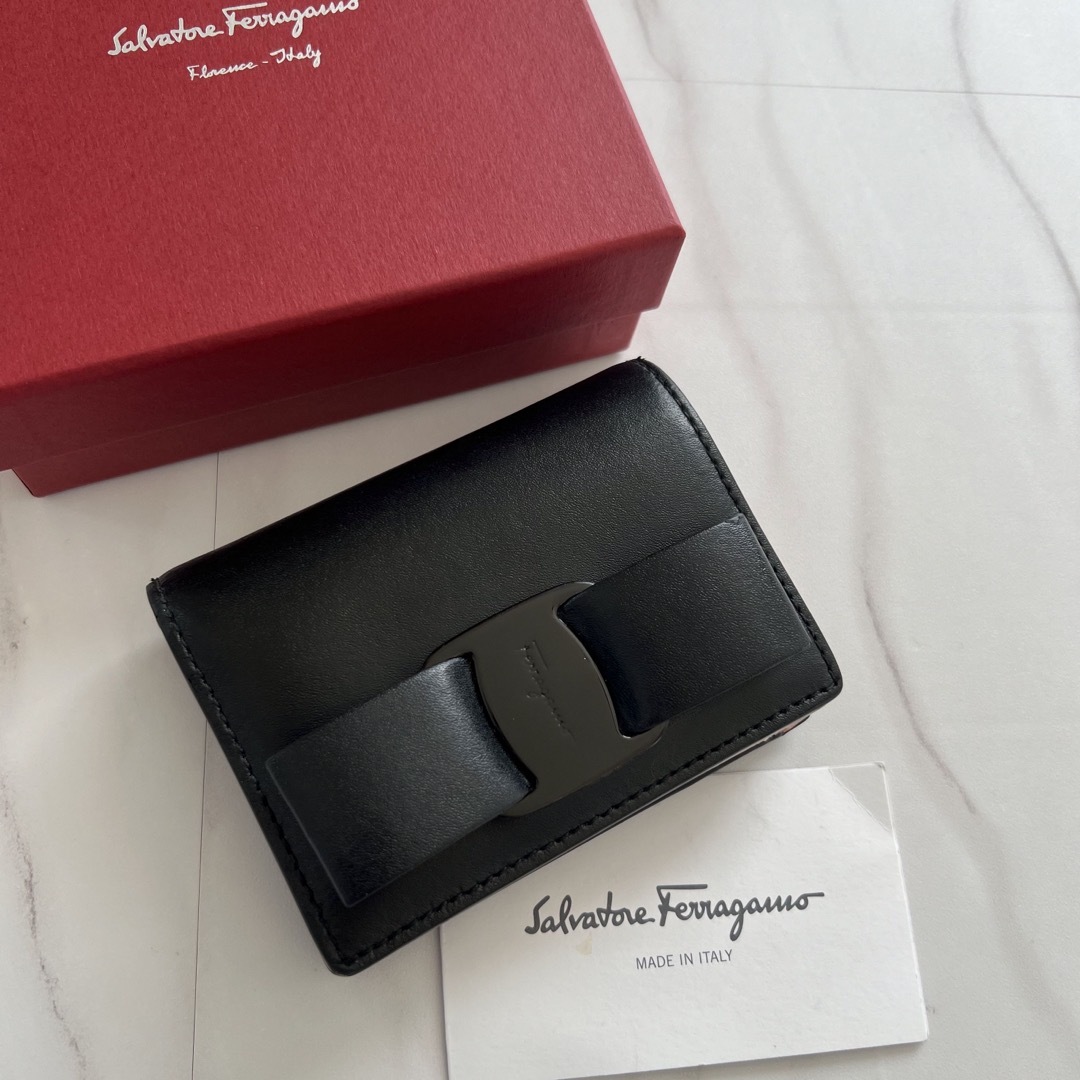 財布975 美品 Ferragamo サルヴァトーレフェラガモ 2つ折り財布