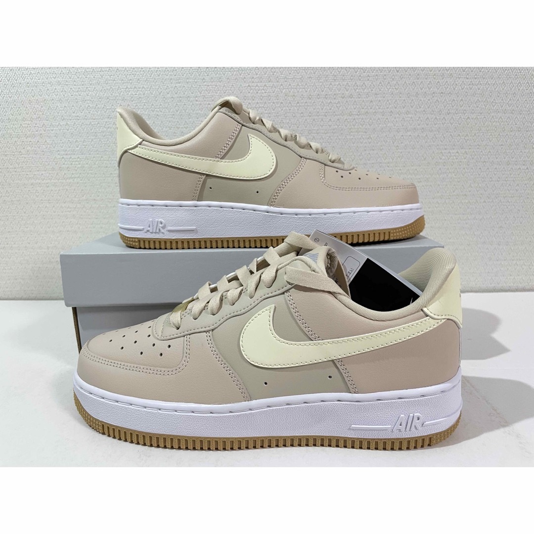 NIKE(ナイキ)の【新品】24.5㎝　NIKE WMNS AIR FORCE 1 '07  レディースの靴/シューズ(スニーカー)の商品写真